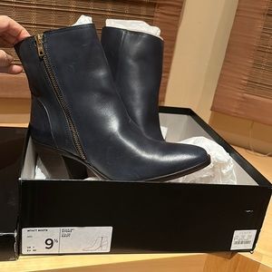 NWOT in box J Crew Wyatt ankle boots 9 1/2 Navy leather with side zip